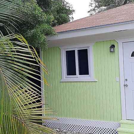شقة Budget & Basic In Local Neighborhood, 7Min Drive To Downtown Nassau Beach Paradise المظهر الخارجي الصورة