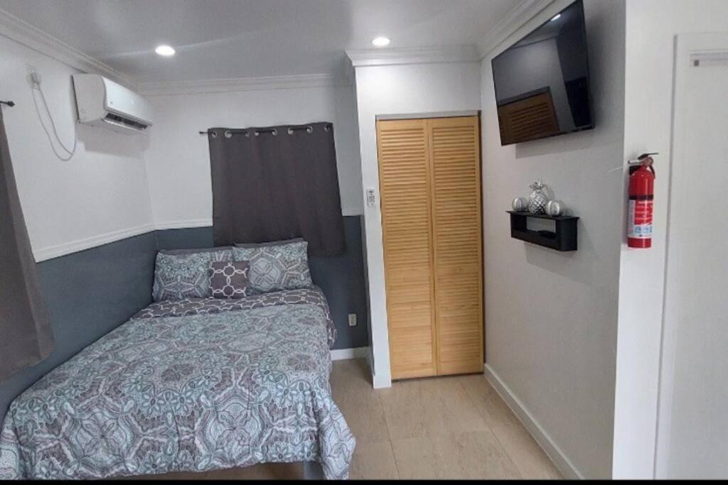 شقة Budget & Basic In Local Neighborhood, 7Min Drive To Downtown Nassau Beach Paradise المظهر الخارجي الصورة