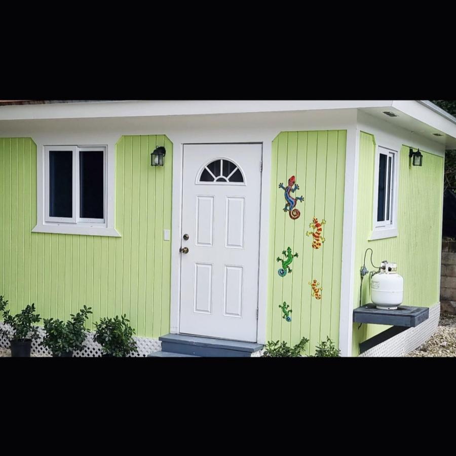 شقة Budget & Basic In Local Neighborhood, 7Min Drive To Downtown Nassau Beach Paradise المظهر الخارجي الصورة